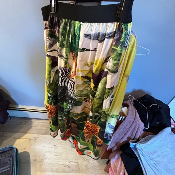INAVIE LOUNGE WEAR NEVER WORN - Picture 2 of 16